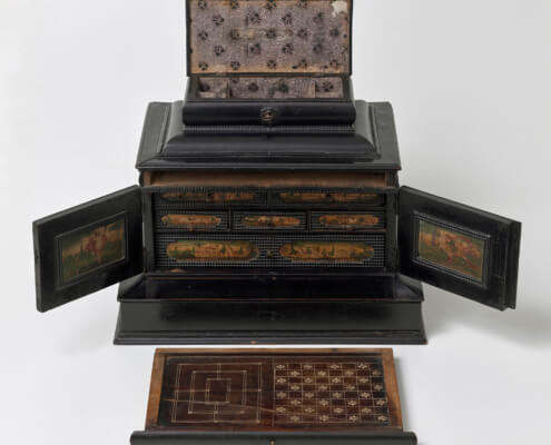 Kabinettkasten mit integrierten Spielbrett, Neuerwerbung November 2025, Auktionshaus Hermann Historica